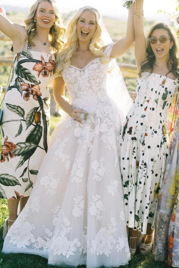 Ivory Ball Gown Wedding Dress Off Shoulder Sweetheart 3D Floral Lace Applique Tulle Princess Bridal Gown with Cathedral Train