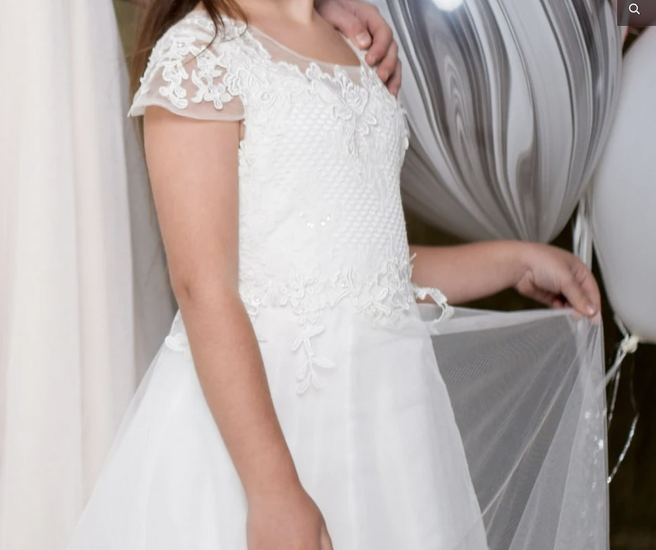 Ivory Lace Applique Flower Girl Dress Illusion Neckline Cap Sleeve A-Line Tulle Flower Girl Dress