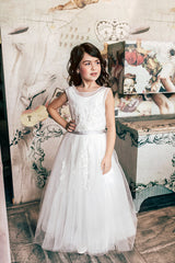 Ivory Lace Applique Flower Girl Dress Scoop Neck Sleeveless Sash V-Back Glitter Tulle A-Line Flower Girl Dress