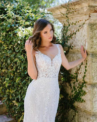 Ivory Lace Applique Mermaid Wedding Dress V-Neck Sleeveless Open Back Sweep Train Bridal Gown