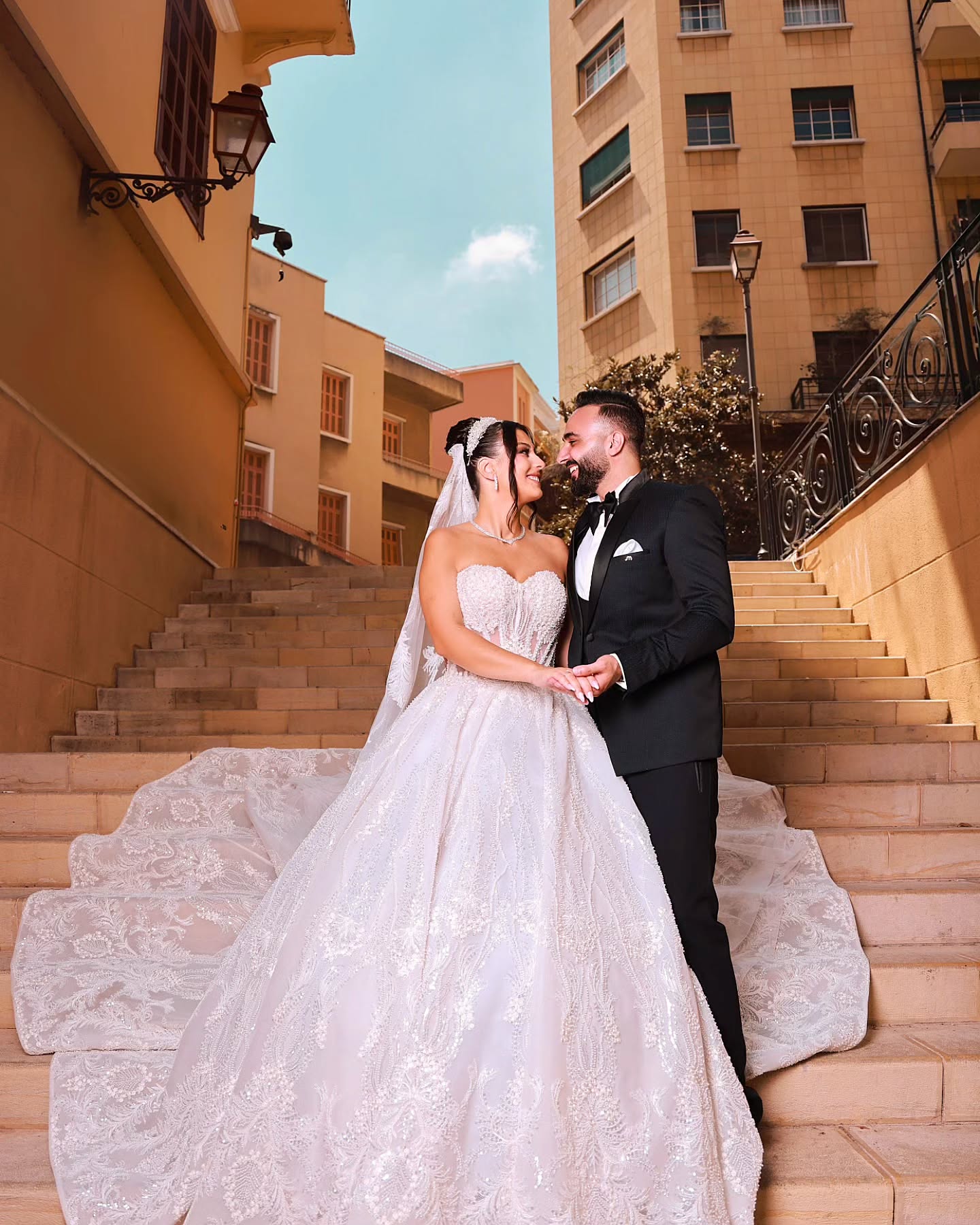 Ivory Lace Beaded Ball Gown Wedding Dress Sweetheart Sleeveless Tulle Cathedral Train Bridal Gown