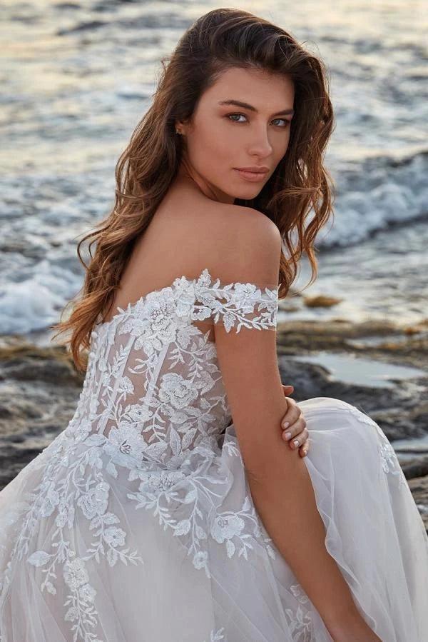 Ivory Off Shoulder Wedding Dress Ball Gown Illusion Lace Boned Corset 3D Floral Applique Tulle Skirt Cathedral Train Bridal Gown