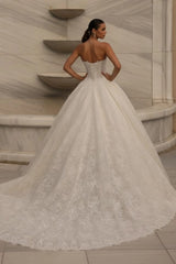 Ivory Tulle Ball Gown Wedding Dress Strapless Sweetheart Feather-Trim Lace Corset Pearl Button Bridal Gown with Cathedral Train