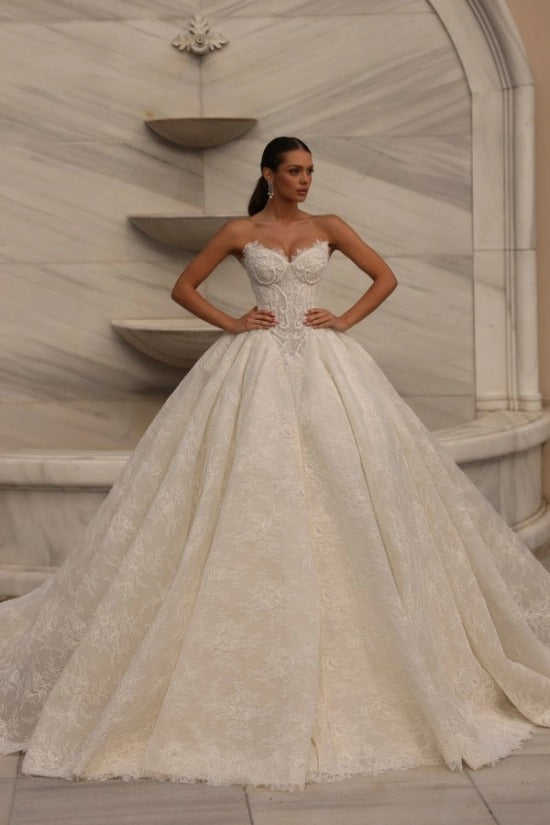 Ivory Tulle Ball Gown Wedding Dress Strapless Sweetheart Feather-Trim Lace Corset Pearl Button Bridal Gown with Cathedral Train