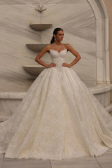 Ivory Tulle Ball Gown Wedding Dress Strapless Sweetheart Feather-Trim Lace Corset Pearl Button Bridal Gown with Cathedral Train