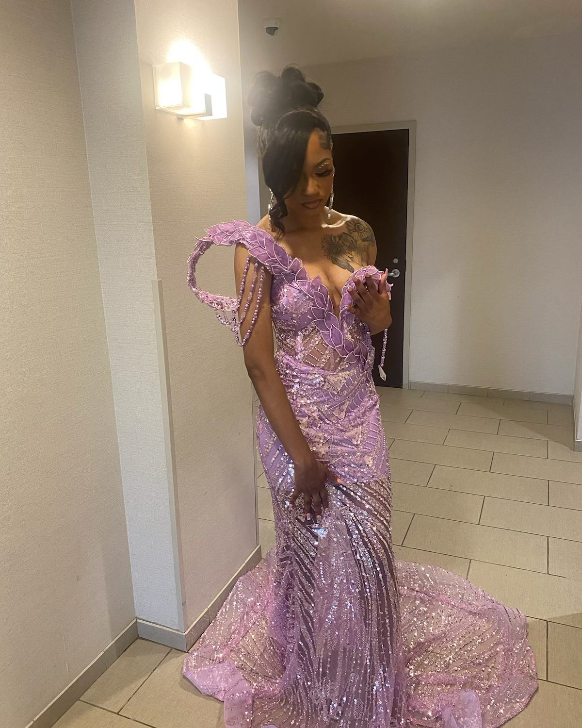 Lilac Mermaid Prom Dress Off Shoulder Deep V Sweetheart 3D Purple Leaf Petal Applique Crystal Chain Fringe Tassel All-Over Sequin Geometric Wave Rhinestone Beaded Court Train Gown