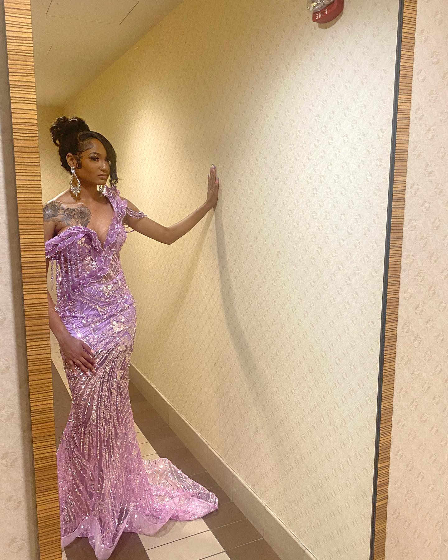 Lilac Mermaid Prom Dress Off Shoulder Deep V Sweetheart 3D Purple Leaf Petal Applique Crystal Chain Fringe Tassel All-Over Sequin Geometric Wave Rhinestone Beaded Court Train Gown