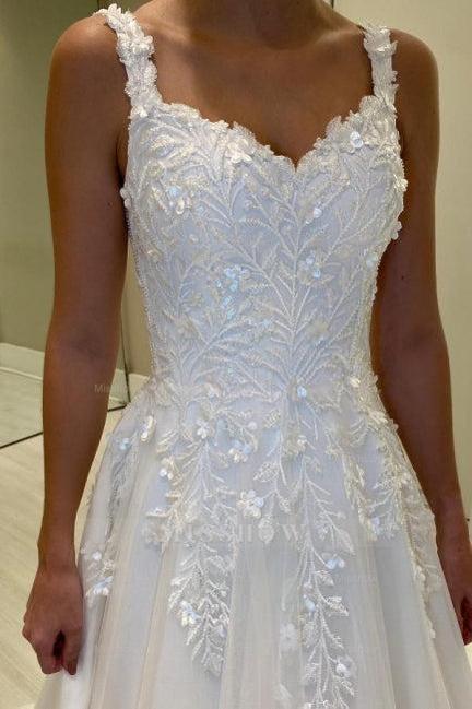 Luxurious A-Line Lace Sweetheart Sleeveless White Long Wedding Dress With Appliques