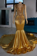 Luxurious Mermaid Satin V-Neck Sleeveless Yellow Prom Dresses With Beading