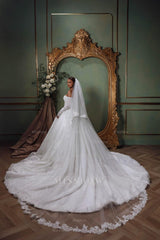 Luxury White Sweetheart Off-The-Shoulder Long Sleeves Ball Gown Lace Wedding Dresses with Veil