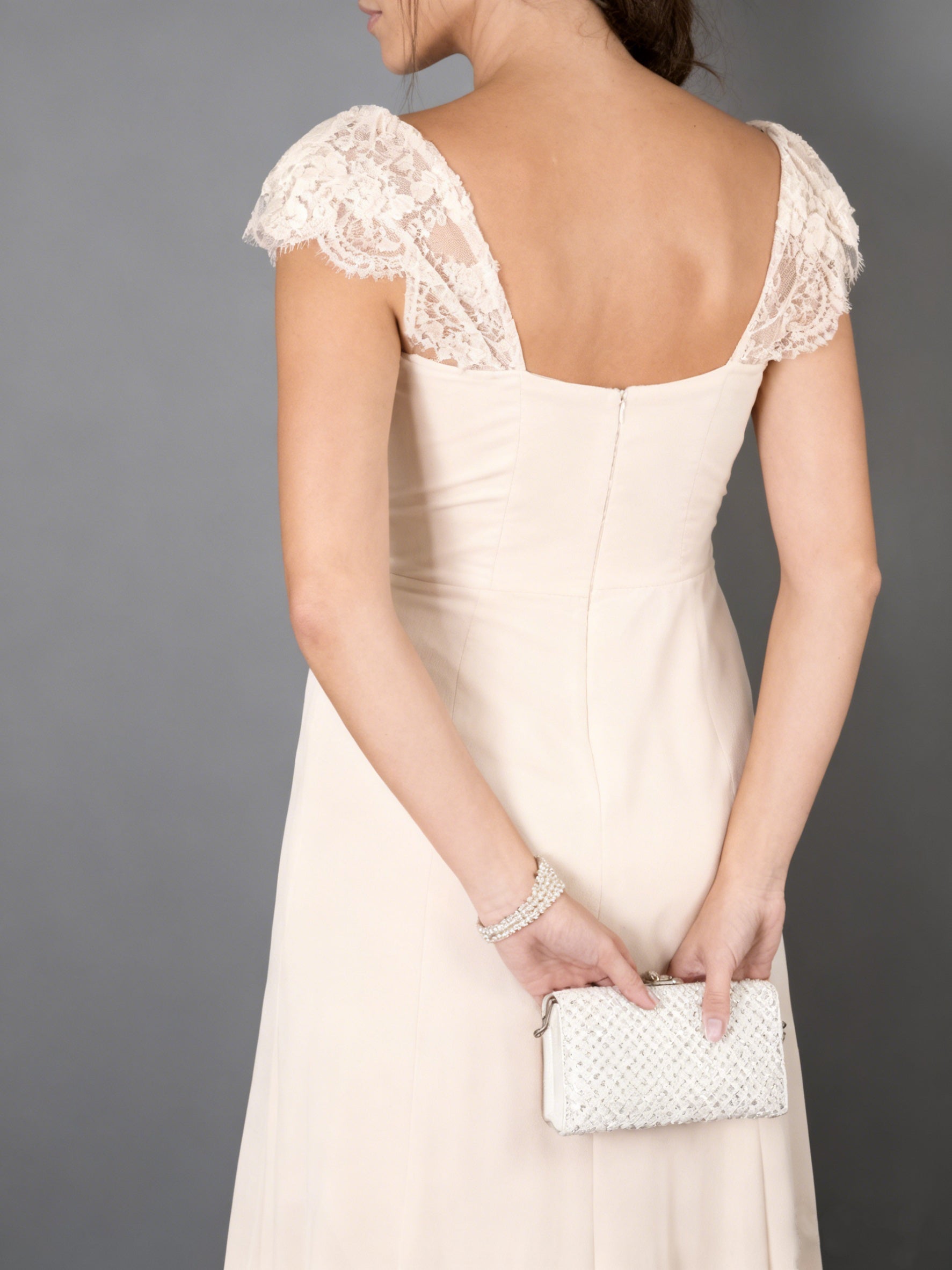 A Line Princess Scoop Sleeveless Mother Of The Bride Dresses With Lace Pleats