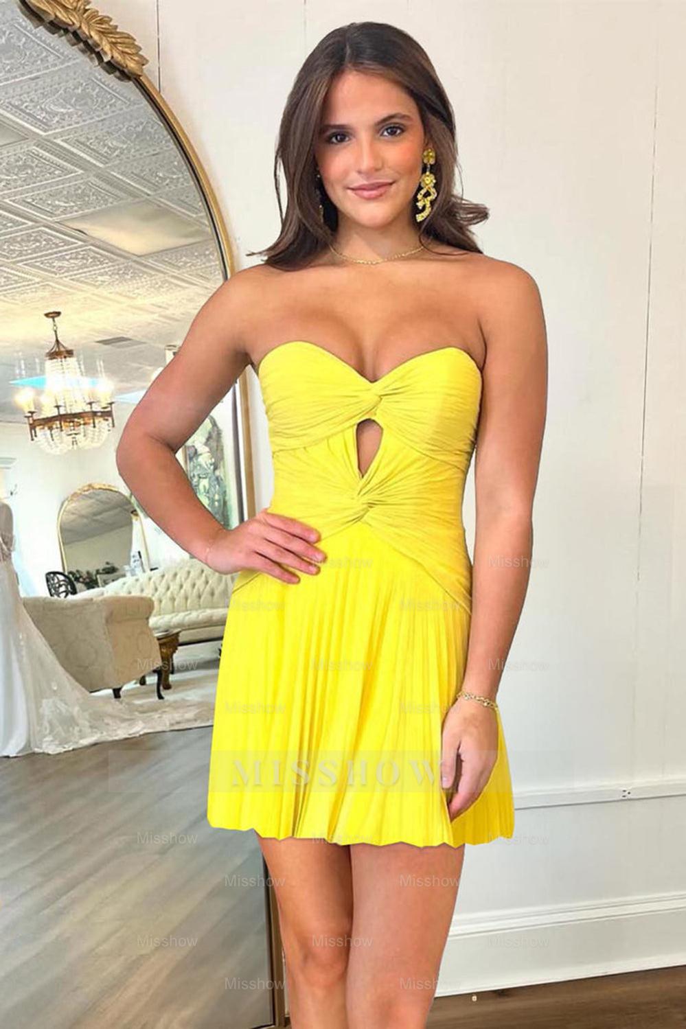 Misshow A-Line Fuchsia Strapless Pleated Short Homecoming Dress/Mini Dress