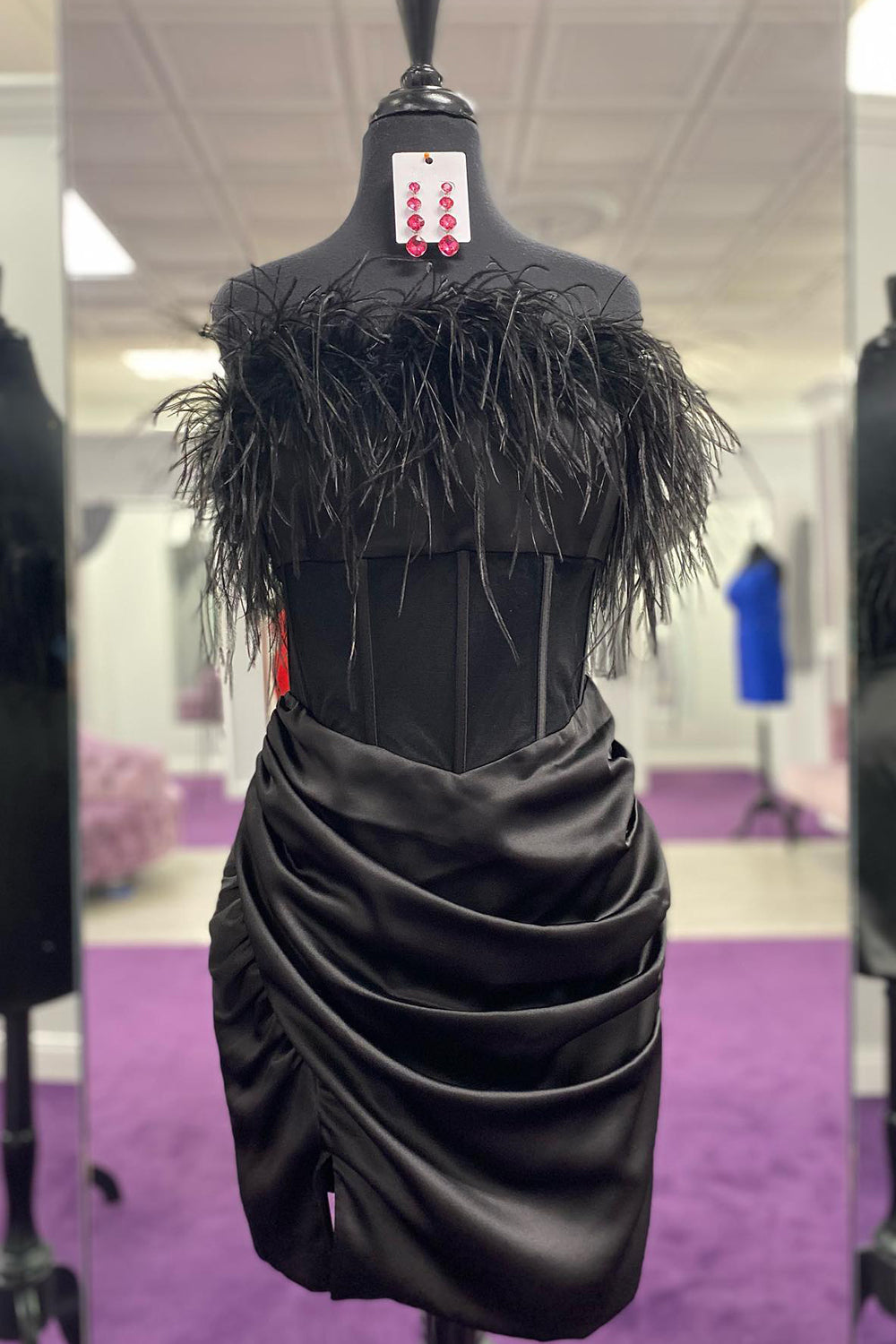 Misshow Black Corset Strapless Tight Short Homecoming Dress/Mini Dress with Feathers