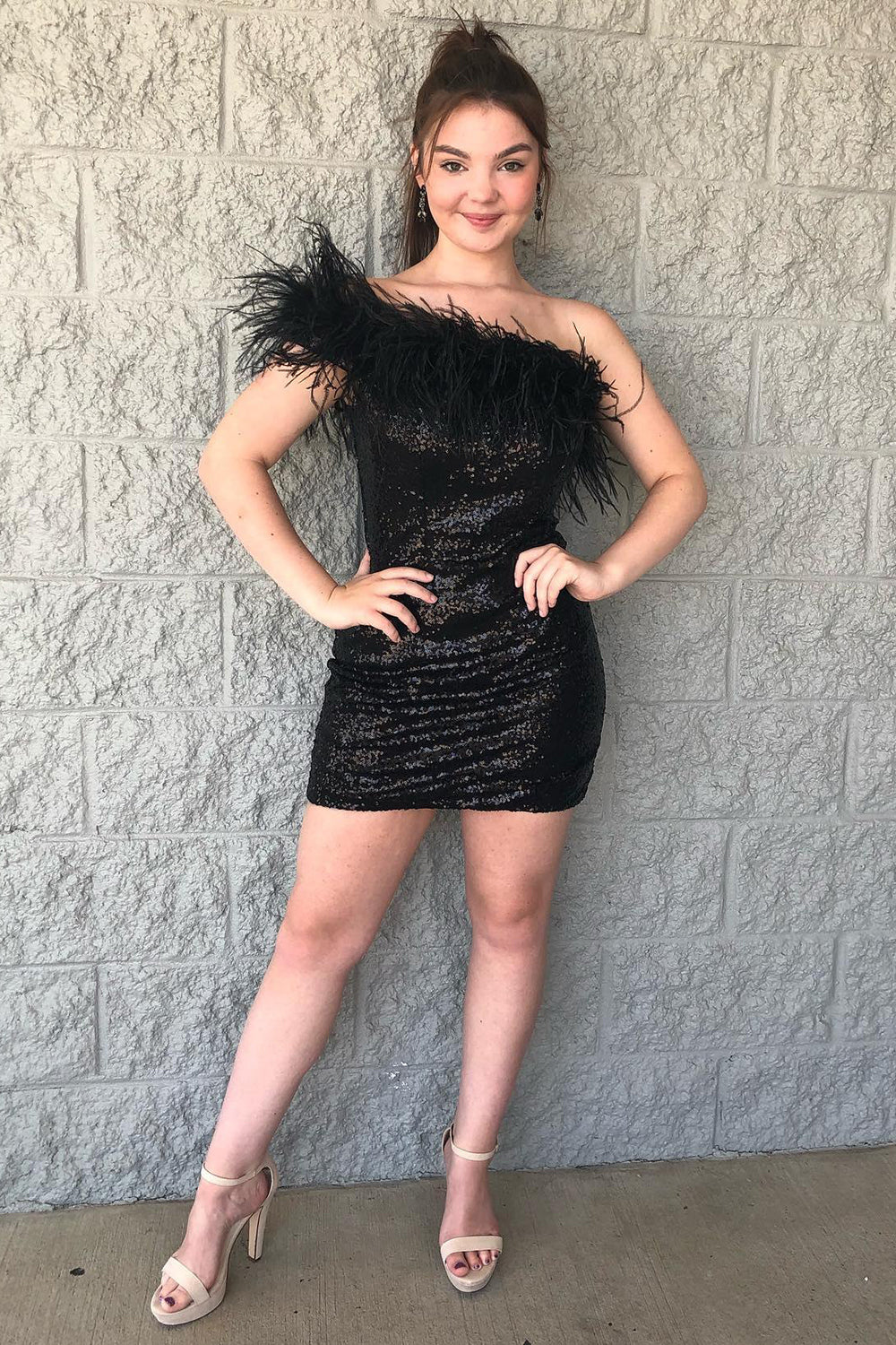Misshow Black One Shoulder Sequins Short Homecoming Dress/Mini Dress with Feathers