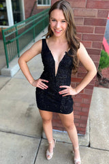 Misshow Black V-Neck Backless Tight Short Homecoming Dress/Mini Dress with Lace