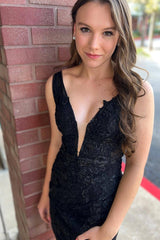 Misshow Black V-Neck Backless Tight Short Homecoming Dress/Mini Dress with Lace