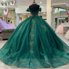 Misshow Emerald Green Off-Shoulder Ball Gown Floral Lace Applique Sweep Train Quinceanera Dress for Sweet 16 & Princess Galas