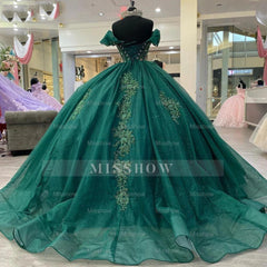 Misshow Emerald Green Off-Shoulder Ball Gown Floral Lace Applique Sweep Train Quinceanera Dress for Sweet 16 & Princess Galas
