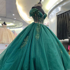Misshow Emerald Green Off-Shoulder Ball Gown Floral Lace Applique Sweep Train Quinceanera Dress for Sweet 16 & Princess Galas