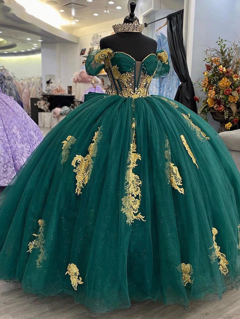 Misshow Emerald Green Off-Shoulder Ball Gown Puffy Sleeves Floral Lace Appliques Tulle Princess Quinceanera Dress for Sweet 16