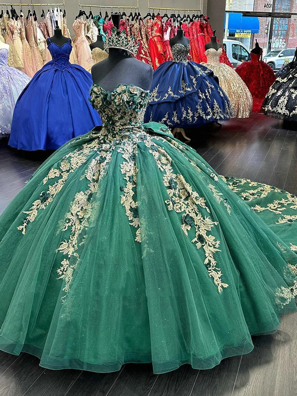 Misshow Exquisite Emerald Green Tulle Quinceanera Dress Strapless Ball Gown with 3D Floral Appliques & Bow Detail for Sweet 16