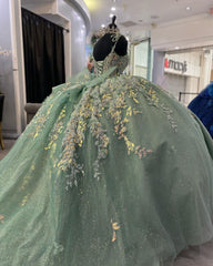 Misshow Exquisite Mint Green Ball Gown V-Neck Spaghetti Strap Lace Applique Quinceanera Dress for Sweet 16 & Princess Parties