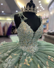 Misshow Exquisite Mint Green Ball Gown V-Neck Spaghetti Strap Lace Applique Quinceanera Dress for Sweet 16 & Princess Parties