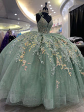 Misshow Exquisite Mint Green Ball Gown V-Neck Spaghetti Strap Lace Applique Quinceanera Dress for Sweet 16 & Princess Parties