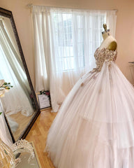 Misshow Exquisite Off-Shoulder Ball Gown with Floral Appliques Long-Sleeve Tulle Quinceanera Dress for Sweet 16