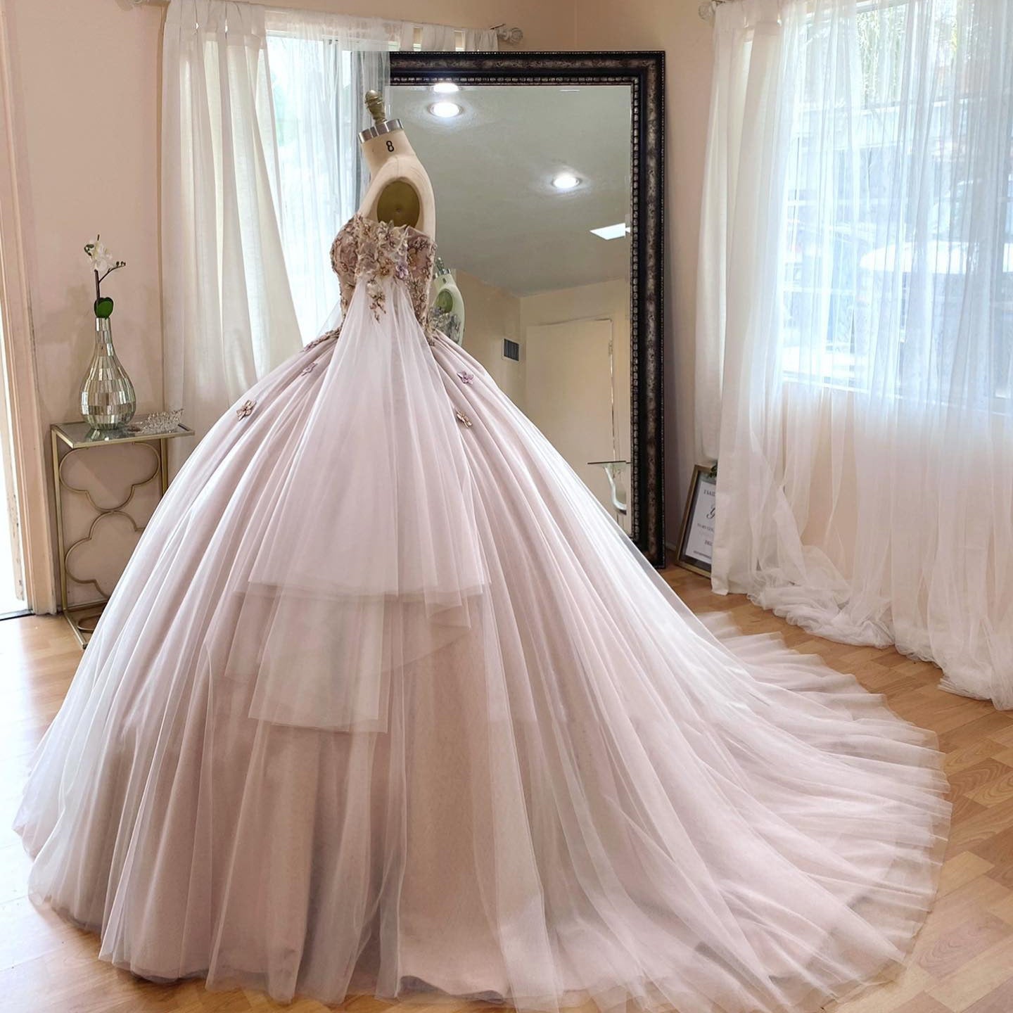 Misshow Exquisite Off-Shoulder Ball Gown with Floral Appliques Long-Sleeve Tulle Quinceanera Dress for Sweet 16