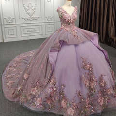 Misshow Lilac Tulle Quinceanera Dress V-Neck Lace Appliques & Beaded Tiered Ball Gown for Sweet 16 or Princess Parties