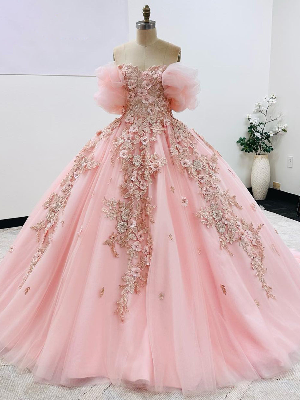 Misshow Off-Shoulder Ball Gown with Puff Sleeves Floral Appliques & Beaded Details Pink Tulle Quinceanera Dress for Sweet 16