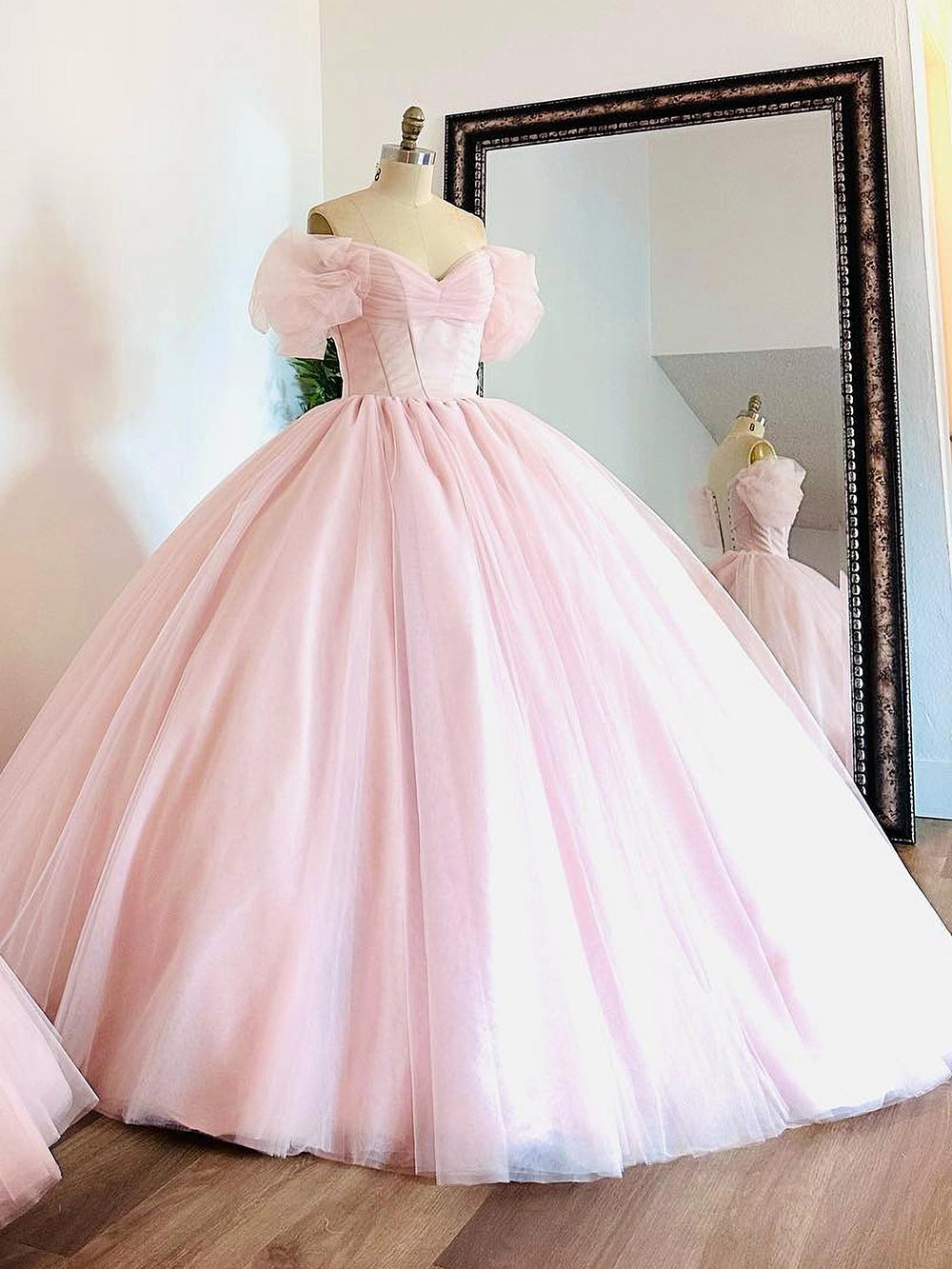 Misshow Off-Shoulder Ball Gown with Puff Sleeves Pink Tulle Quinceanera & Sweet 16 Princess Dress