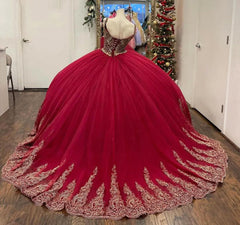 Misshow Red Quinceanera Dress Sweetheart Neckline Floral Lace Appliques & Beaded Tulle Ball Gown for Princess-Themed Parties