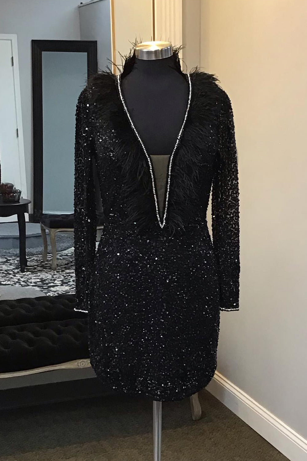 Misshow Sparkly Black Long Sleeves Sequins Tight Beaded Short Homecoming Dress/Mini Dress with Feathers