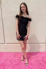 Misshow Sparkly Black Sequins Feathered Tight Short Homecoming Dress/Mini Dress