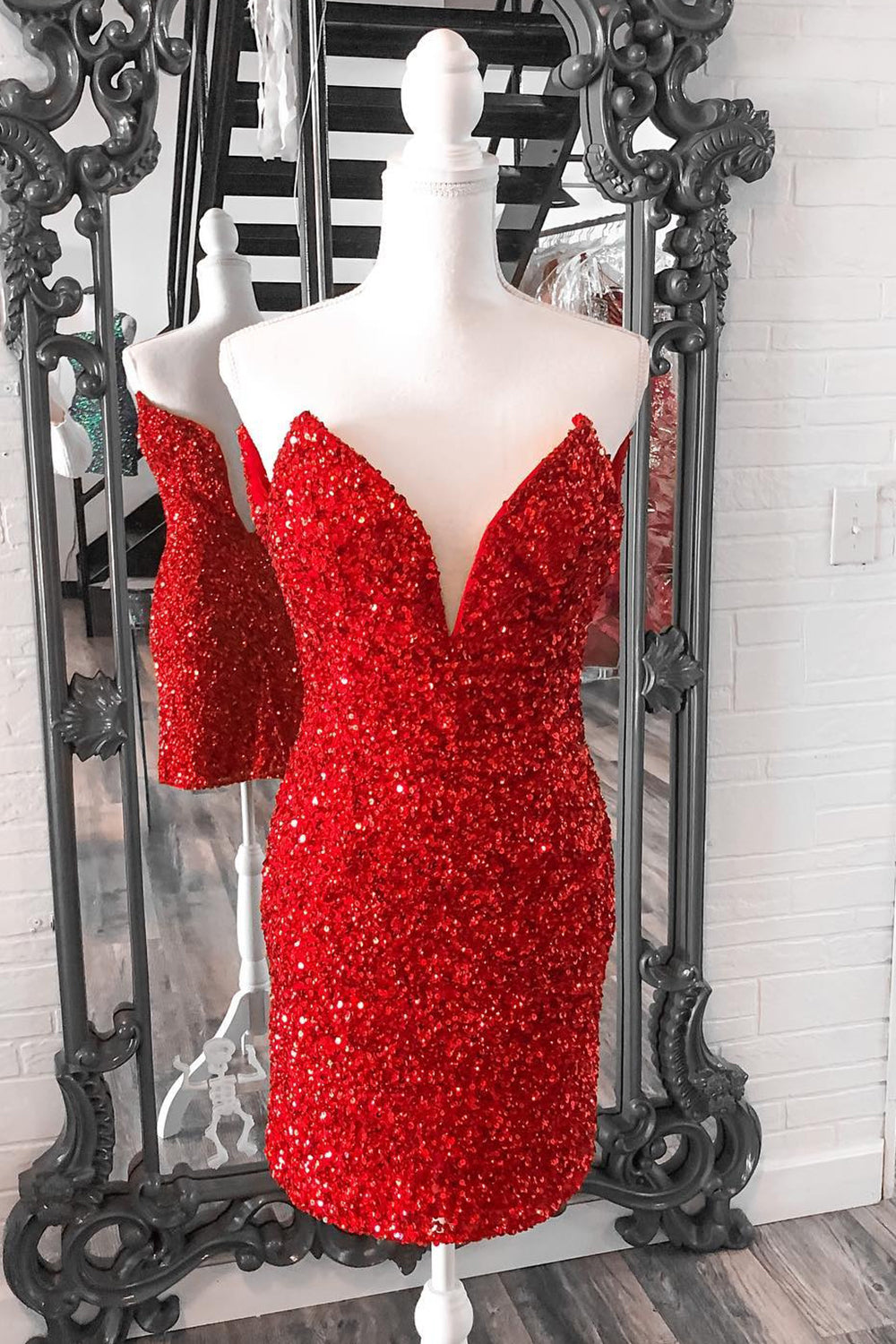 Misshow Sparkly Red Sweetheart Sequins Tight Short Homecoming Dress/Mini Dress