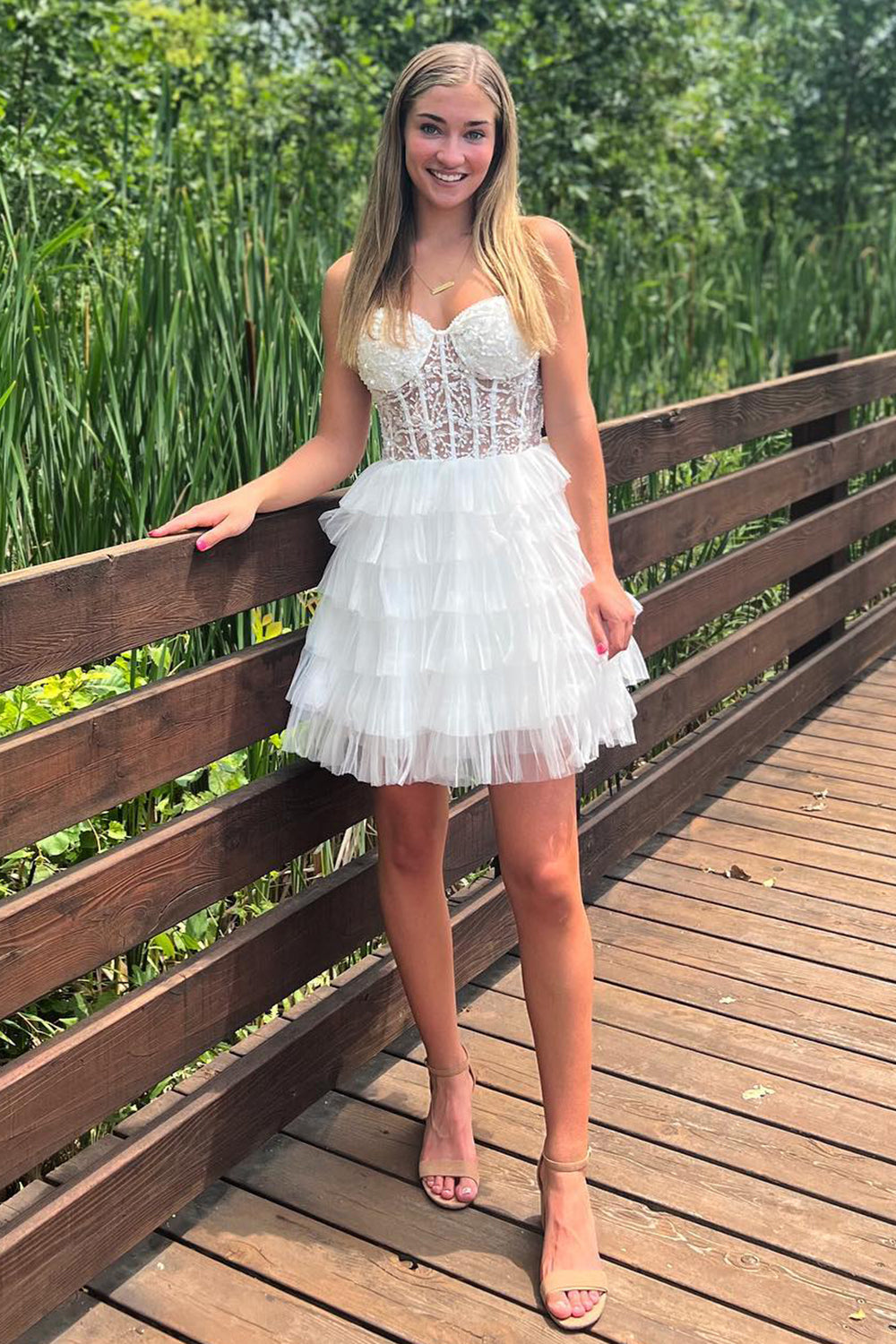 Misshow Sparkly White Corset Sweetheart A-Line Short Homecoming Dress/Mini Dress with Lace