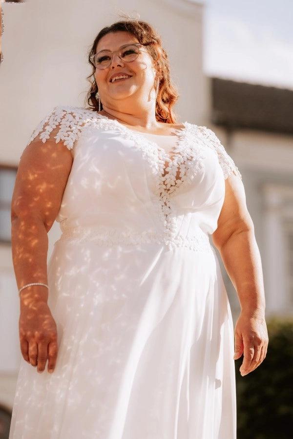 Plus Size White A-Line Wedding Dress Scoop Neck Sheer Lace Cap Sleeves 3D Leaf Applique Chiffon Boho Bridal Gown with Sweep Train