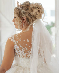 Romantic White Crew Sleeveless Sequined Ball Gown Long Tulle Wedding Dresses With Appliques