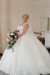 Romantic White Crew Sleeveless Sequined Ball Gown Long Tulle Wedding Dresses With Appliques