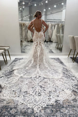 Romantic White Lace Mermaid V-Neck Spaghetti Strap Sleeveless Backless Cathedral Train Tulle Wedding Dresses