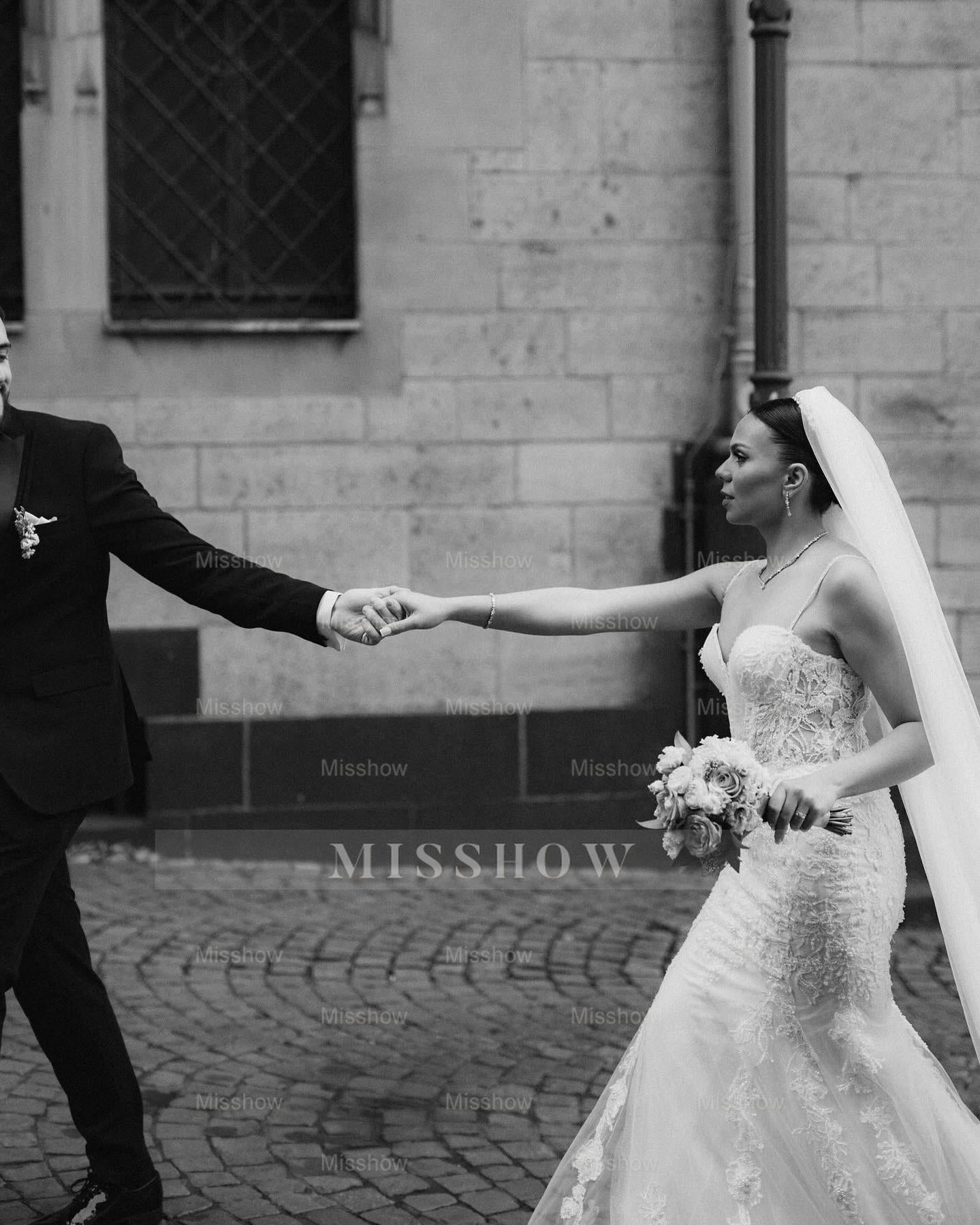 Romantic White Mermaid Sweetheart Spaghetti Straps Sleeveless Beaded Sweep Train Tulle Wedding Dress