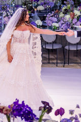 Romantic White Strapless Sleeveless Beaded Ball Gown Tulle Long Wedding Dresses With Appliques