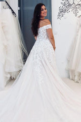 Romantic White Sweetheart A-Line Off-The-Shoulder Floor-Length Tulle Long Lace Wedding Dresses With Appliques