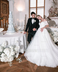 Romantic White Sweetheart Off-The-Shoulder Sequined Ball Gown Cathedral Train Tulle Wedding Dresses With Appliques