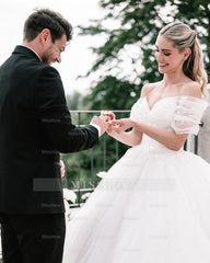 Romantic White Sweetheart Off-The-Shoulder Sequined Ball Gown Cathedral Train Tulle Wedding Dresses With Appliques