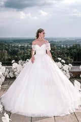 Romantic White Sweetheart Off-The-Shoulder Sequined Ball Gown Cathedral Train Tulle Wedding Dresses With Appliques