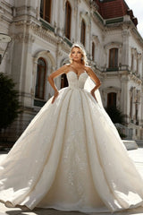 Romantic White Sweetheart Sleeveless Sequined Beaded Ball Gown Long Tulle Wedding Dresses
