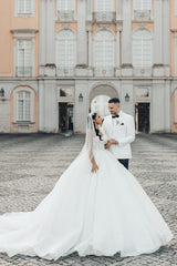 Romantic White Sweetheart Spaghetti Strap Sleeveless Sequined Ball Gown Long Tulle Wedding Dresses With Appliques